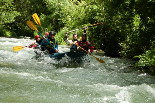 Discesa in rafting sulle rapide